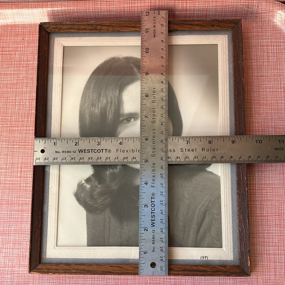 Vintage framed photo portrait of a young woman - Picture 3 of 15